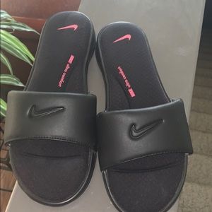 NIKE Ultra Comfort Slides (New w/o tags)